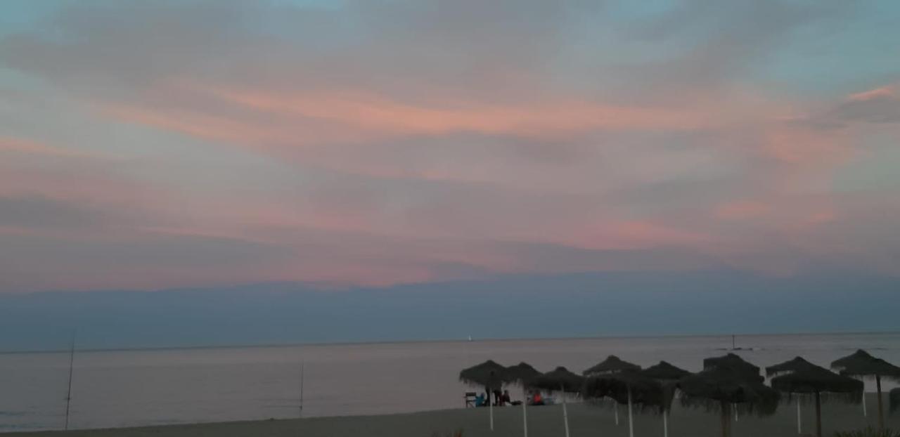 Beautiful Apartment In Third Line Beach Boliches Fuengirola Bagian luar foto