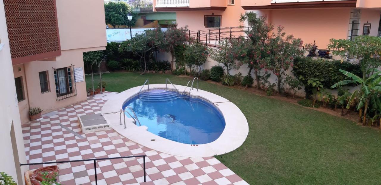 Beautiful Apartment In Third Line Beach Boliches Fuengirola Bagian luar foto