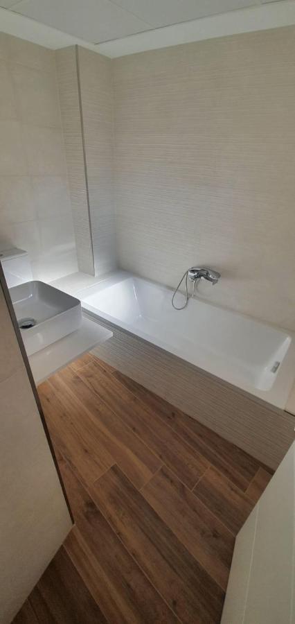 Beautiful Apartment In Third Line Beach Boliches Fuengirola Bagian luar foto
